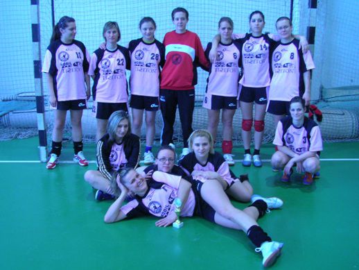 i.-face-to-face---felnott-csapatkep.jpg i.-face-to-face---felnott-csapatkep.jpg